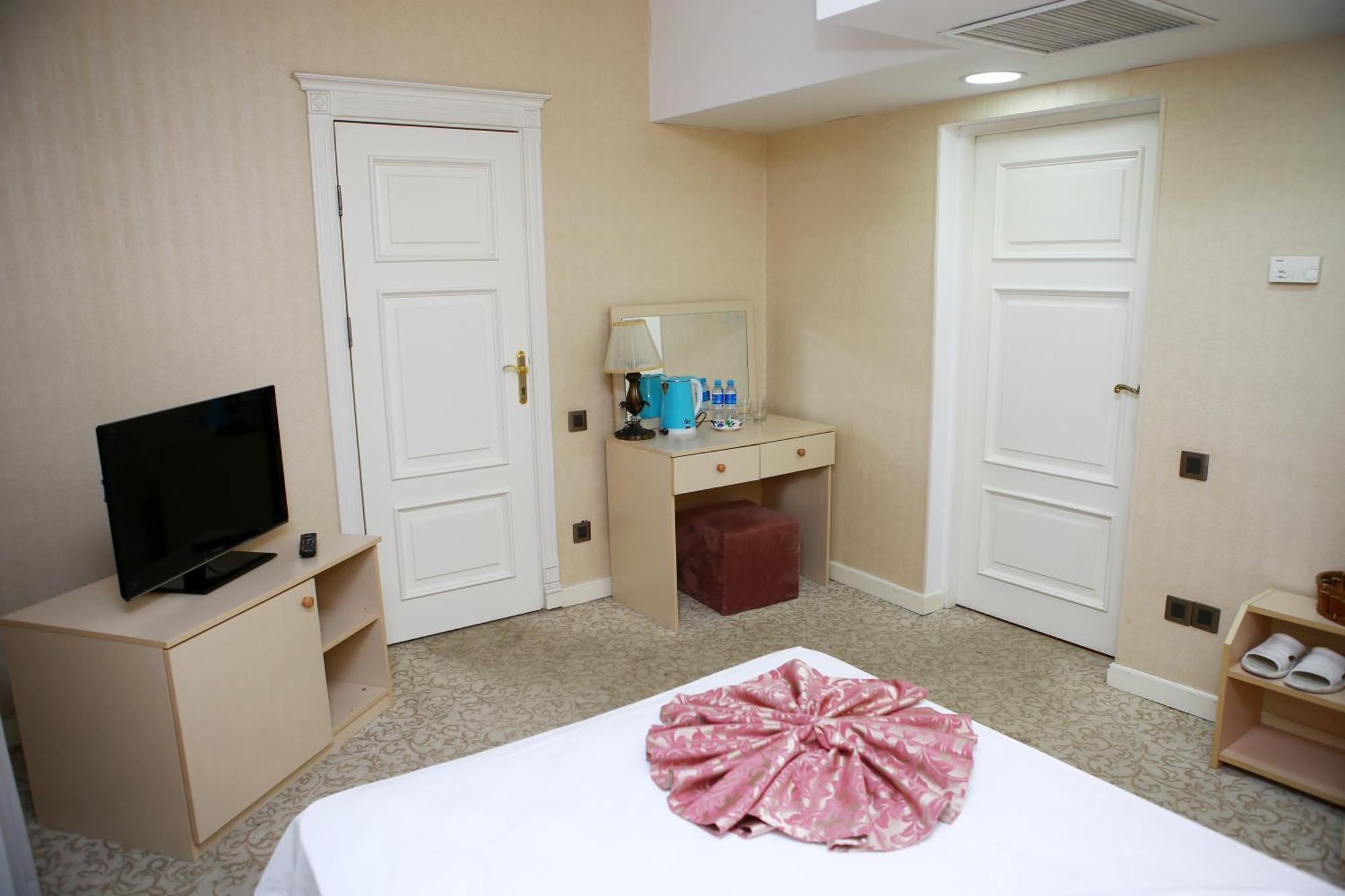 Deluxe Hotel Gandja Eksteriør billede
