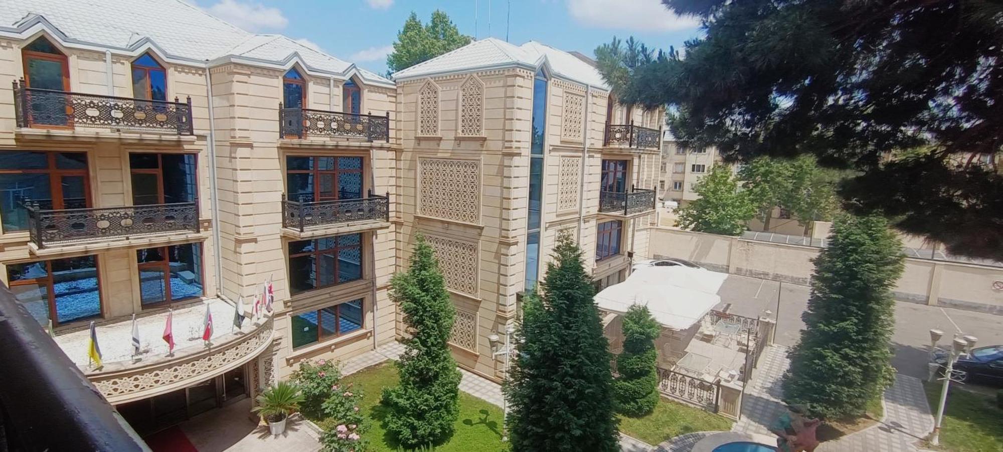 Deluxe Hotel Gandja Eksteriør billede